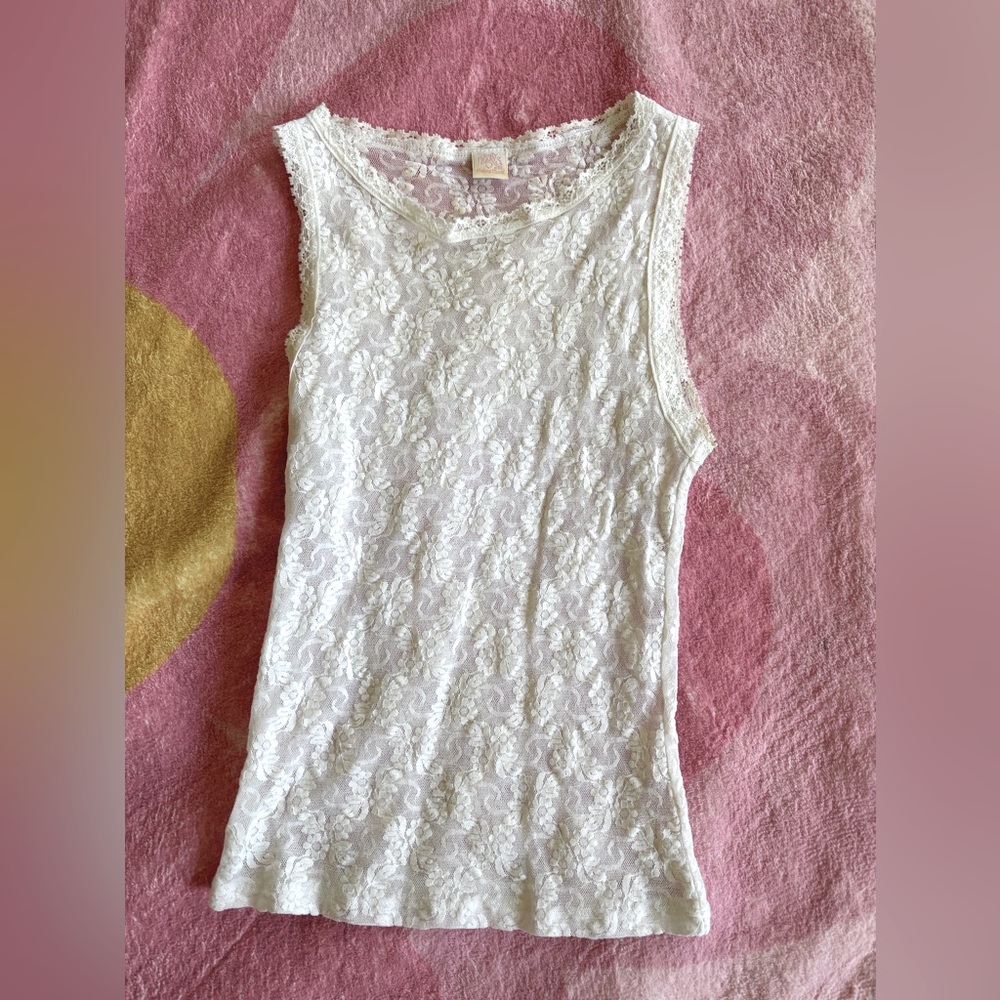 Elegant White Lace Sleeveless Top